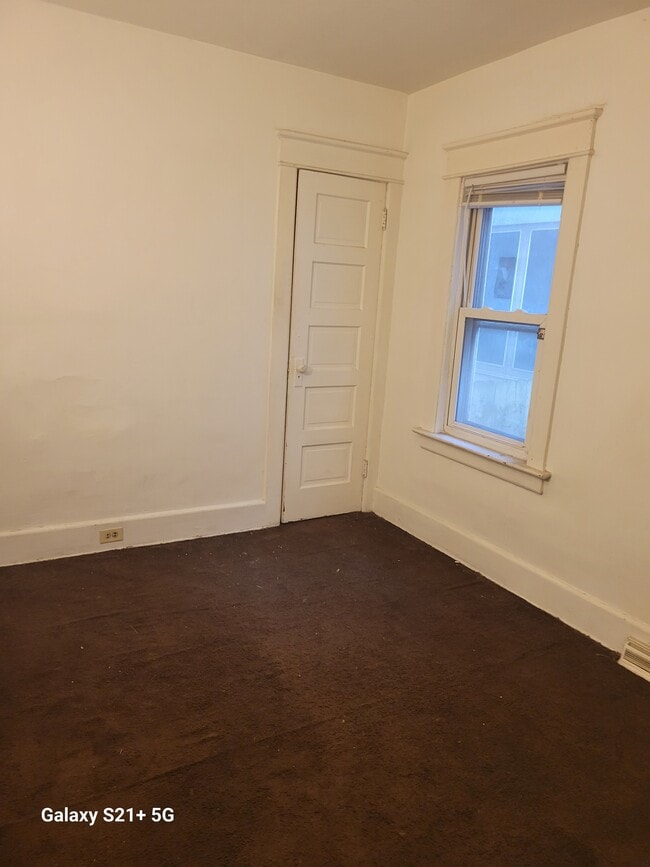 Building Photo - 1037/1039 W 10th