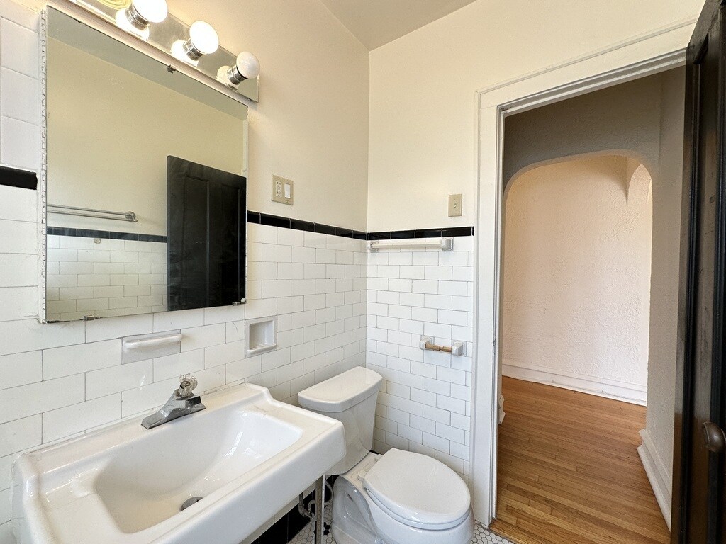 Building Photo - 4301 N Francisco Ave
