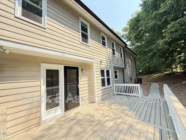 Building Photo - 401 Holly Berry Ln