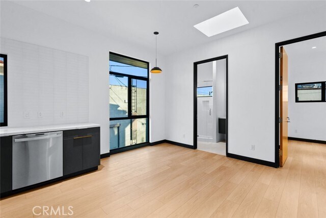 Building Photo - 922 W Clark Ave