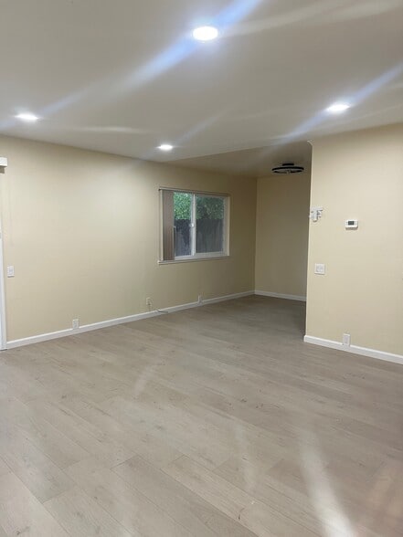 Building Photo - 1341 Drake Dr