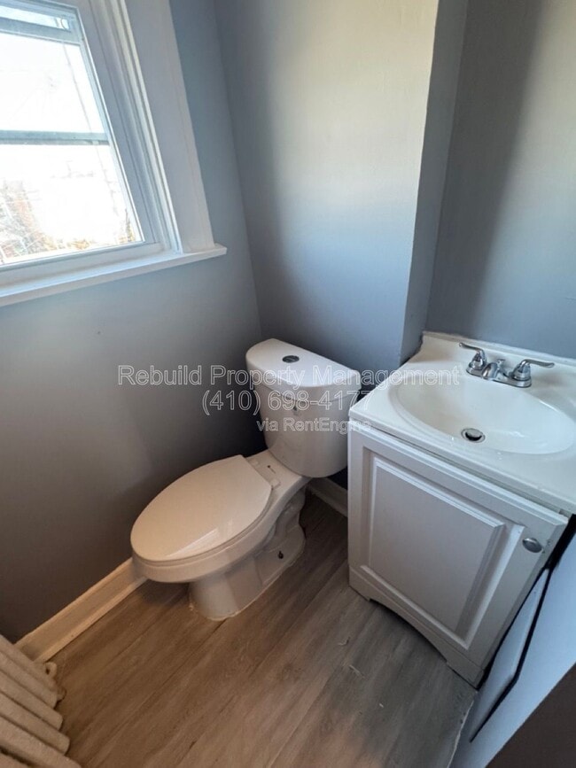 Building Photo - 3136 Chesterfield Ave