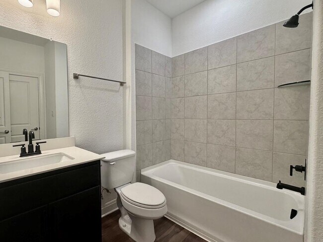 Building Photo - 125 Slenderleaf Dr