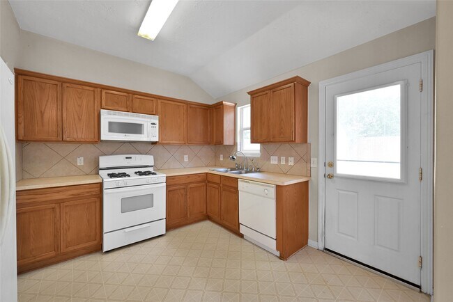 Building Photo - 5046 Willow Point Dr