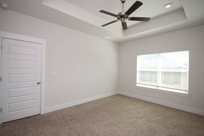 Building Photo - Stunning Modern 4-Bed, 2-Bath Home in Arbor Ridge – High Ceilings, Open Floor Plan, Granite Kitch...