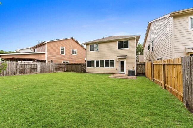 Building Photo - 7419 Ravenswood