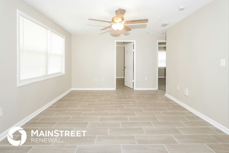 Building Photo - 4386 Pine St