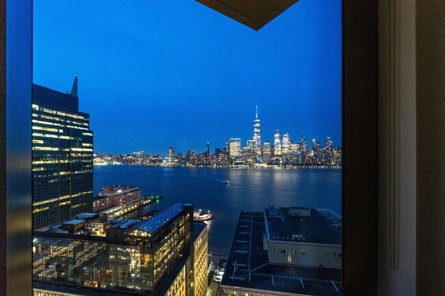 Building Photo - 99 Hudson St