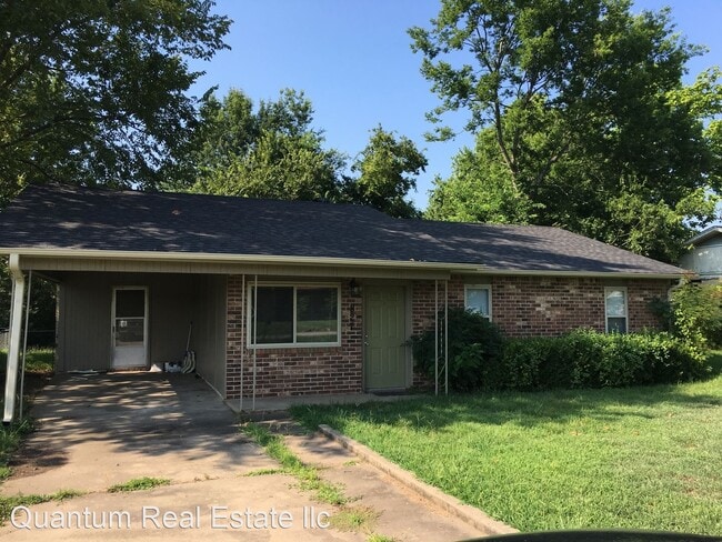 Primary Photo - 3 br, 1.5 bath House - 827 W. DENVER STREET