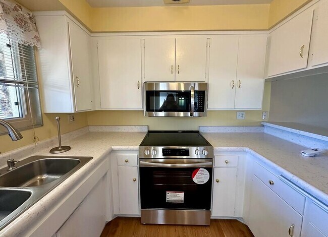 Building Photo - 305 Moreton Bay Ln
