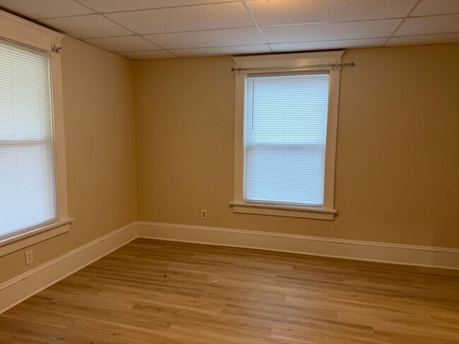Building Photo - 2-3 Bedroom Home Canton