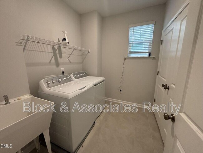 Building Photo - 2105 Goudy Dr