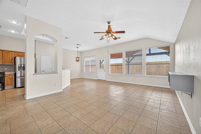 Building Photo - 23914 Glengate Dr