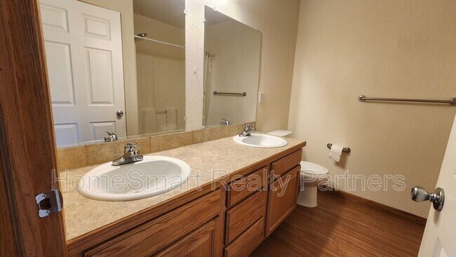 Building Photo - 508 Ridge Ave