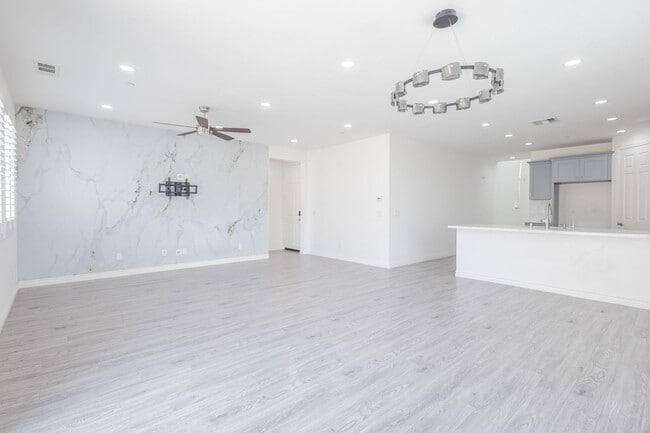 Building Photo - 16220 Retreat Ct