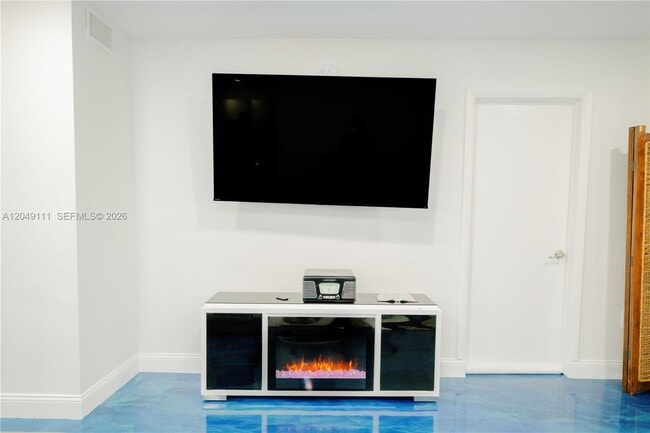 Building Photo - 1551 NE Miami Gardens Dr