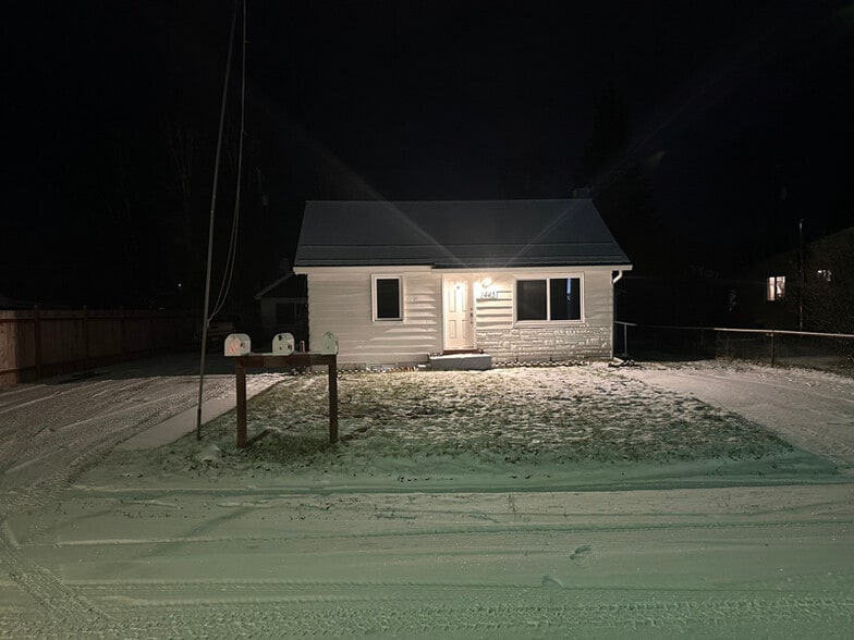 Primary Photo - 1445 Lacey St