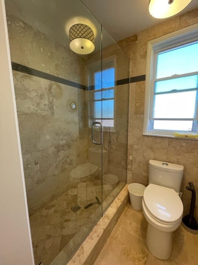 Building Photo - Light Bright 4 bedroom in Irvine