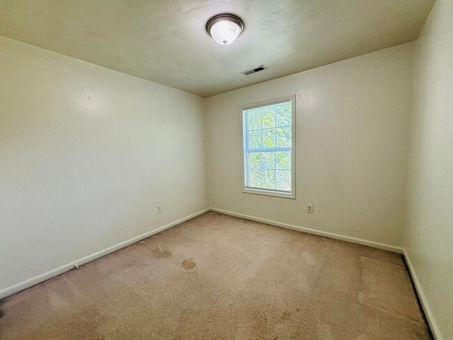 Building Photo - 80 Salem Ln