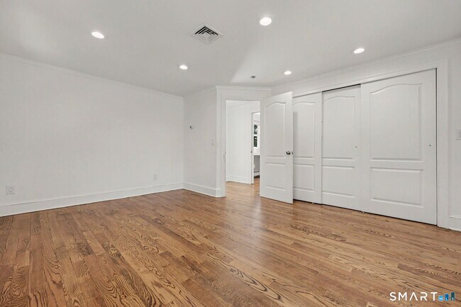 Building Photo - 130 W Norwalk Rd