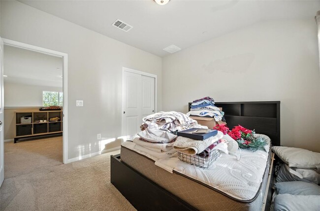 Building Photo - 516 E Slaughter Ln
