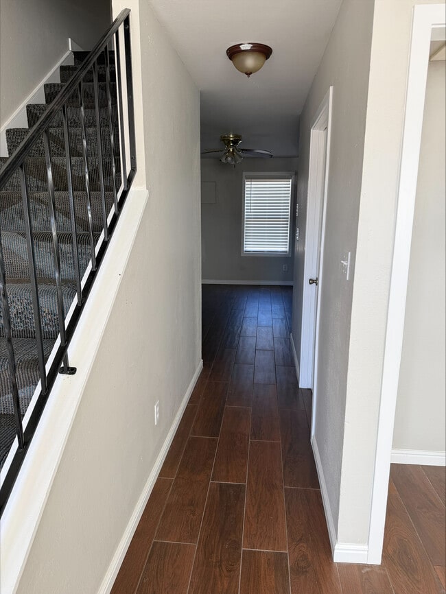 Building Photo - 1327B 9th W Ave