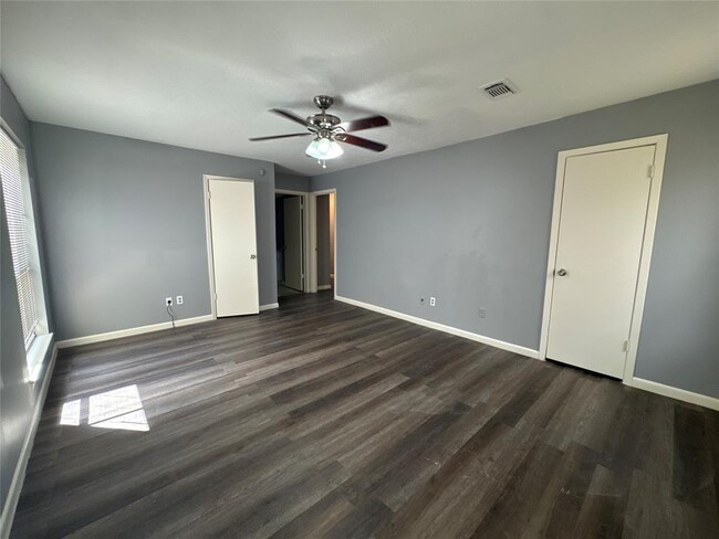 Building Photo - 12011 Carriage Ridge Ct