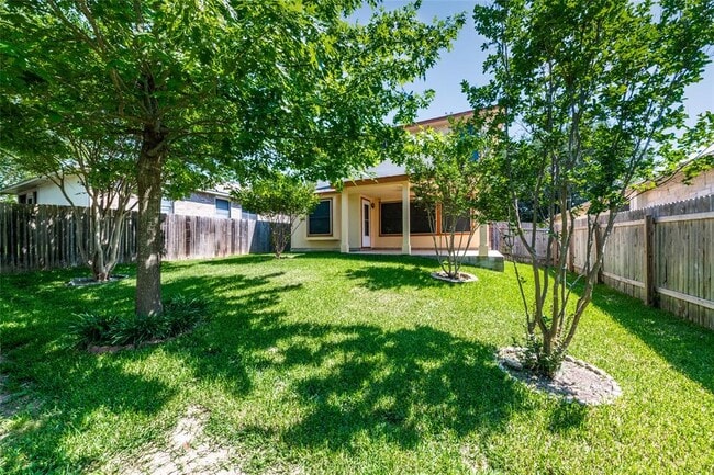 Building Photo - 1112 Doras Dr