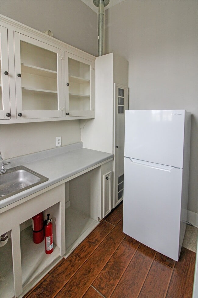 Building Photo - 1902 Church St