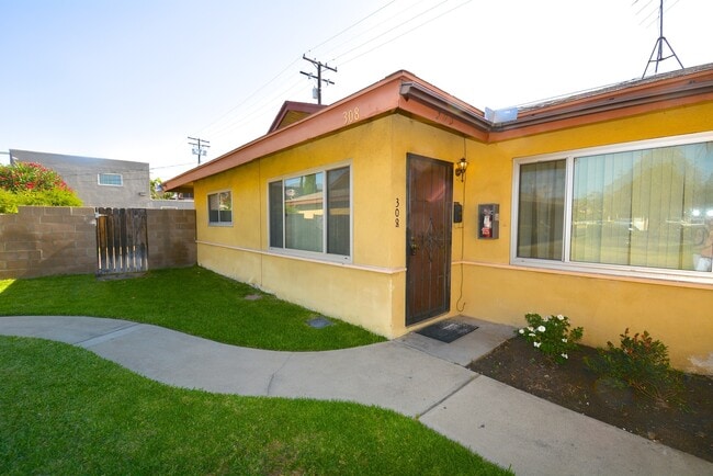 Primary Photo - 308 N Azusa Ave