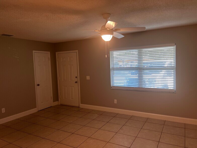 Building Photo - 4441 Calendula Dr