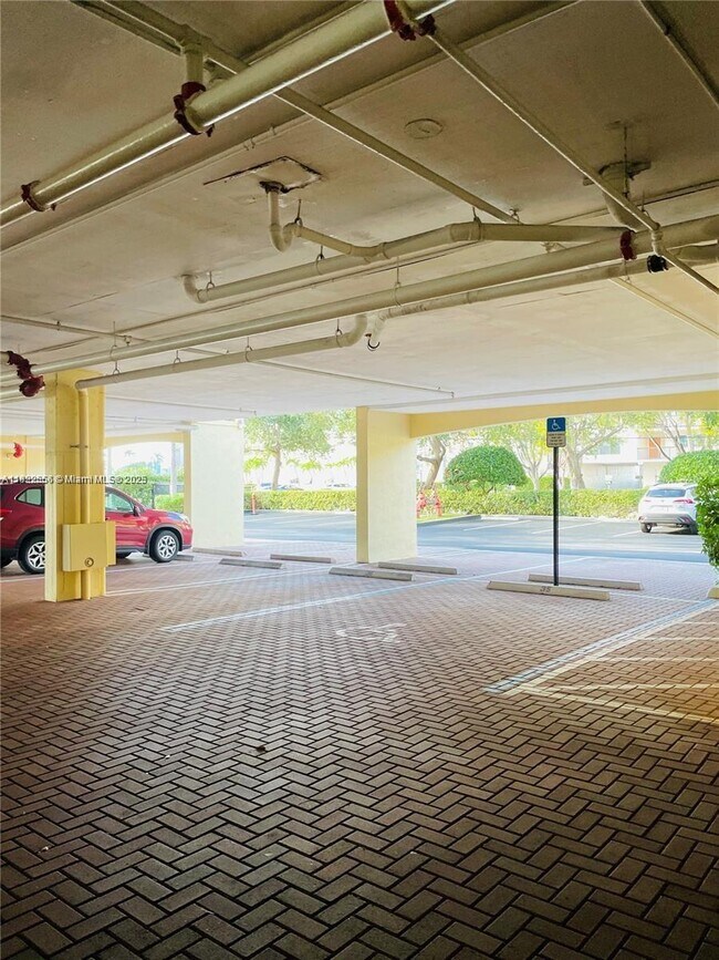 Building Photo - 201 Golden Isles Dr