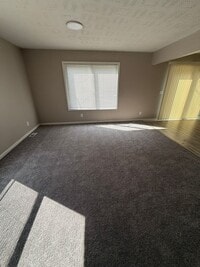 Building Photo - Charming 3-Bedroom Property in Prime Location