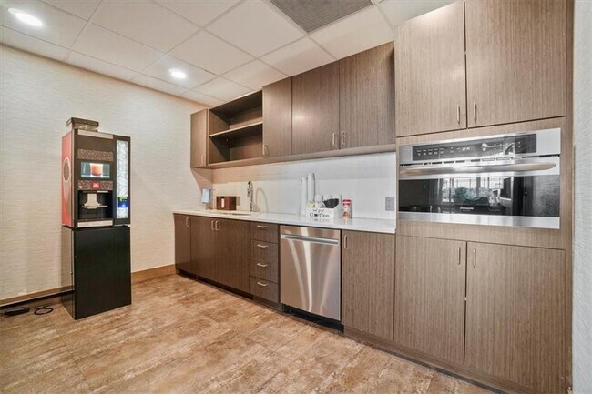 Building Photo - 923 Peachtree St NE