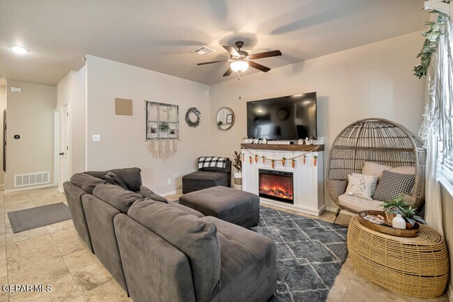 Building Photo - 12581 Blue Heron Dr