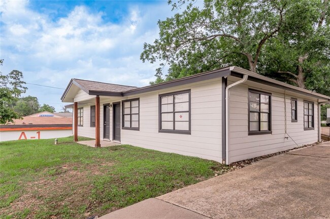 Building Photo - 2515 Montgomery Rd