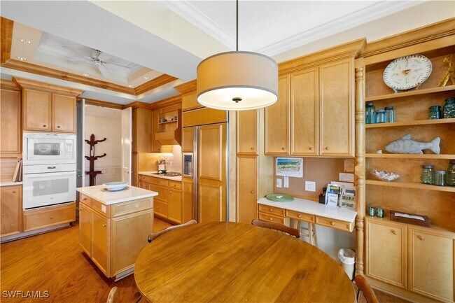 Building Photo - 7515 Pelican Bay Blvd