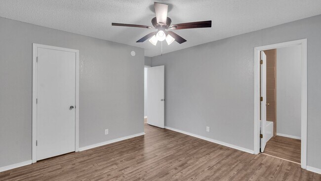 Building Photo - 2921 W 63rd St S