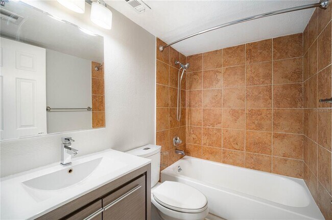 Building Photo - 201 W Laurel St