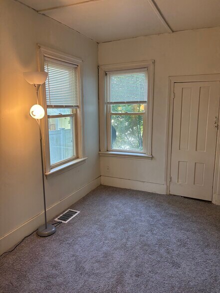 Building Photo - 10 S Kimball St