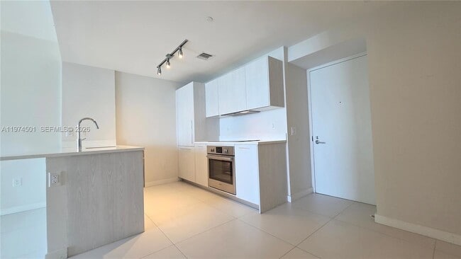 Building Photo - 501 NE 31st St