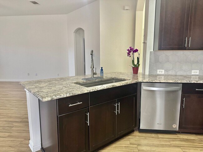 Building Photo - AVAILABLE NOW!!!! NEW-MANAGEMENT