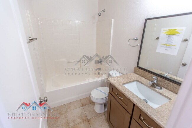 Building Photo - 8039 W Alex Ave