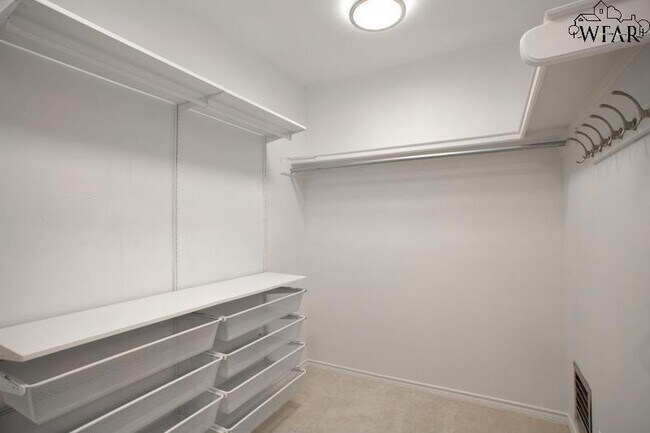 Building Photo - 8 Canyon Bluff Ct