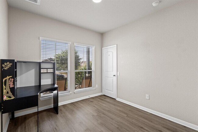 Building Photo - 13809 Harrisglenn Dr