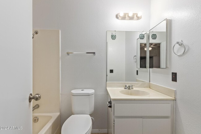 Building Photo - 511 W Blackhawk Dr