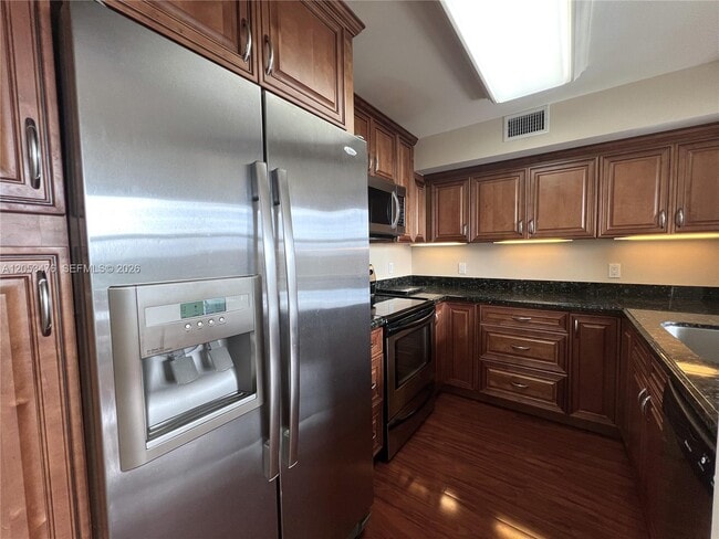 Building Photo - 9451 Evergreen Pl
