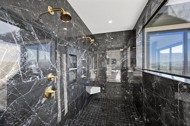 Building Photo - 577 Overlook Rim Dr