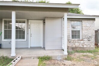Building Photo - 624 Greenlawn Blvd