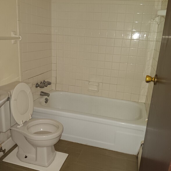 Building Photo - 325 McGregor Ave